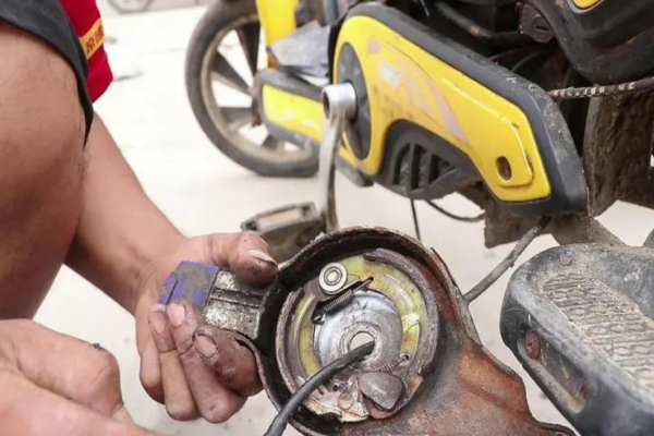 阿里电动车刹车故障